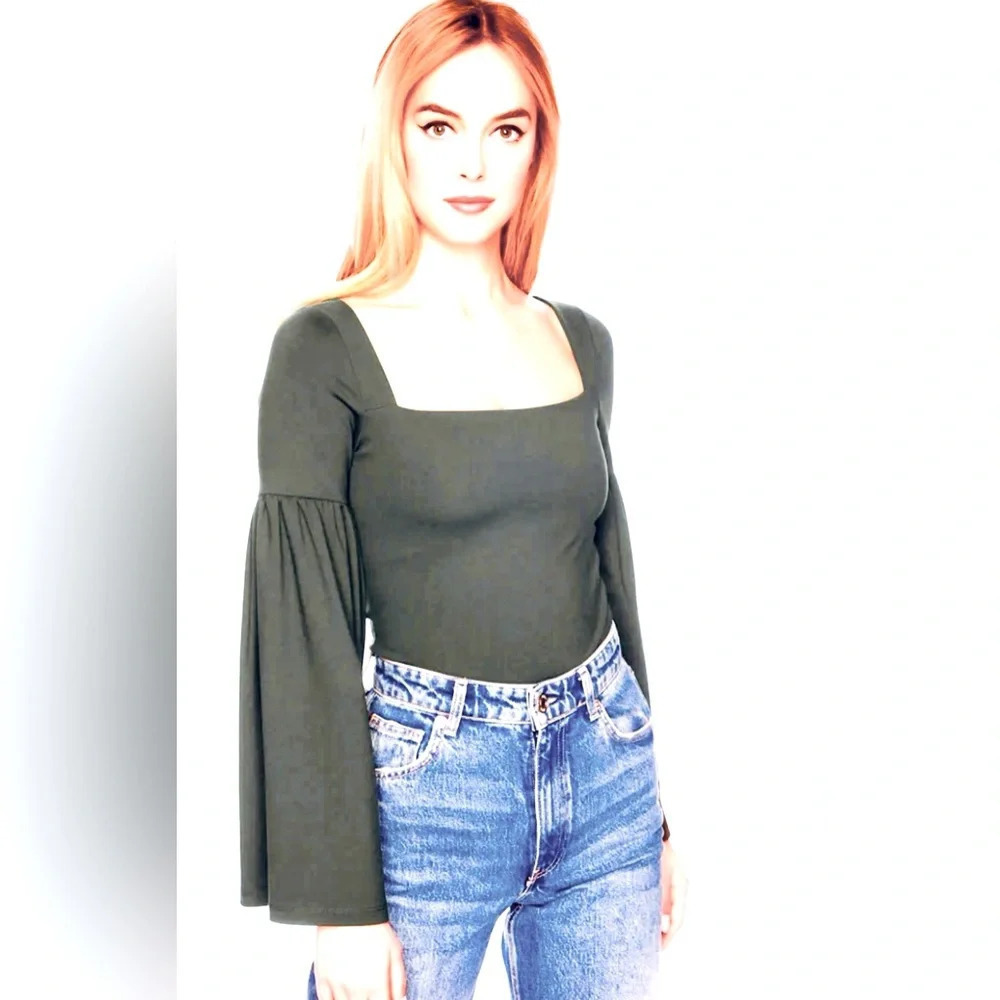 Revolve NWOT Susana Monaco bell top timeless beauty